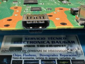 Puerto HDMI reparado en consola PlayStation 5 mediante microsoldadura profesional en Madrid