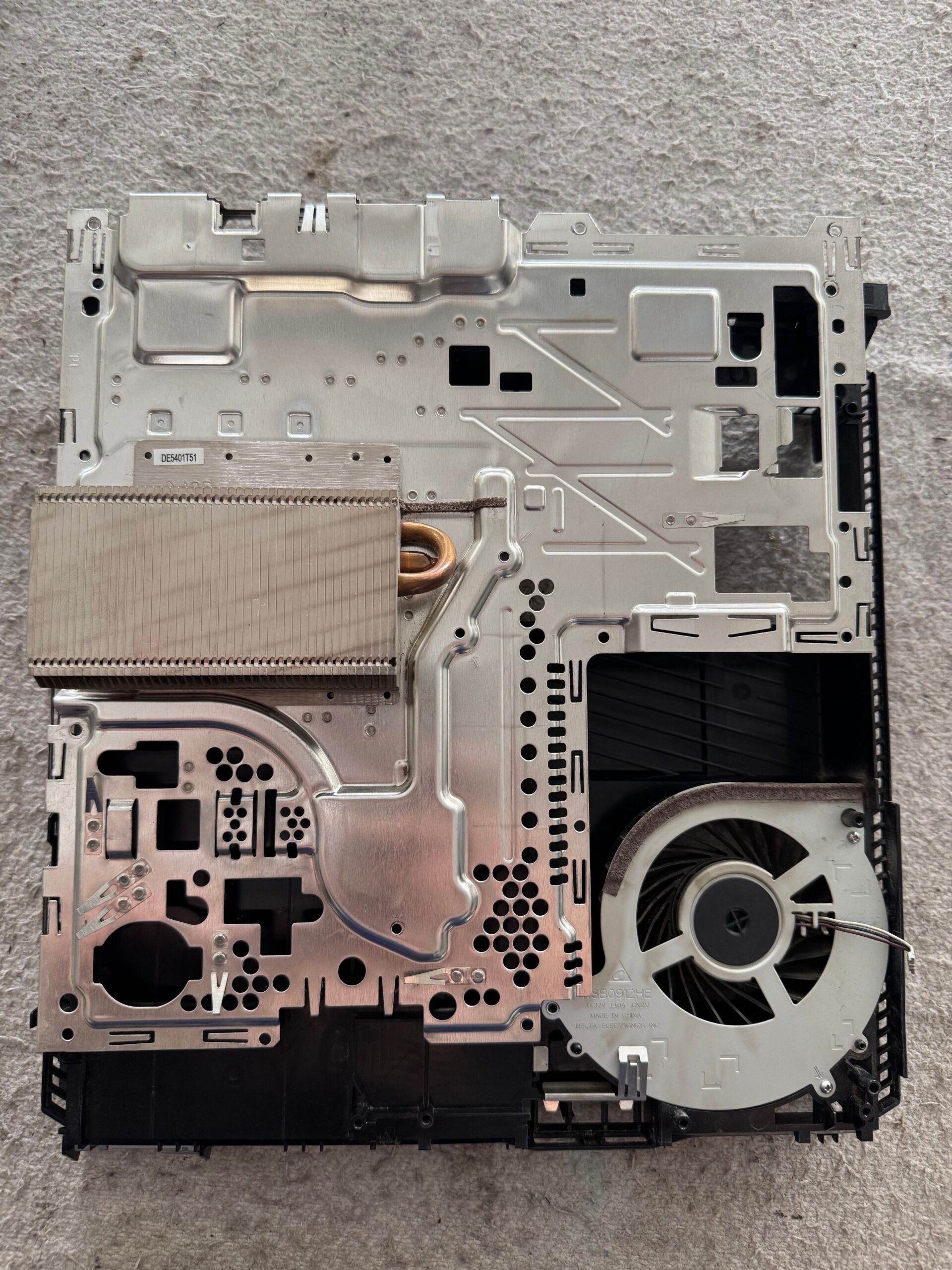 Sistema de refrigeración PS4 limpio tras mantenimiento completo