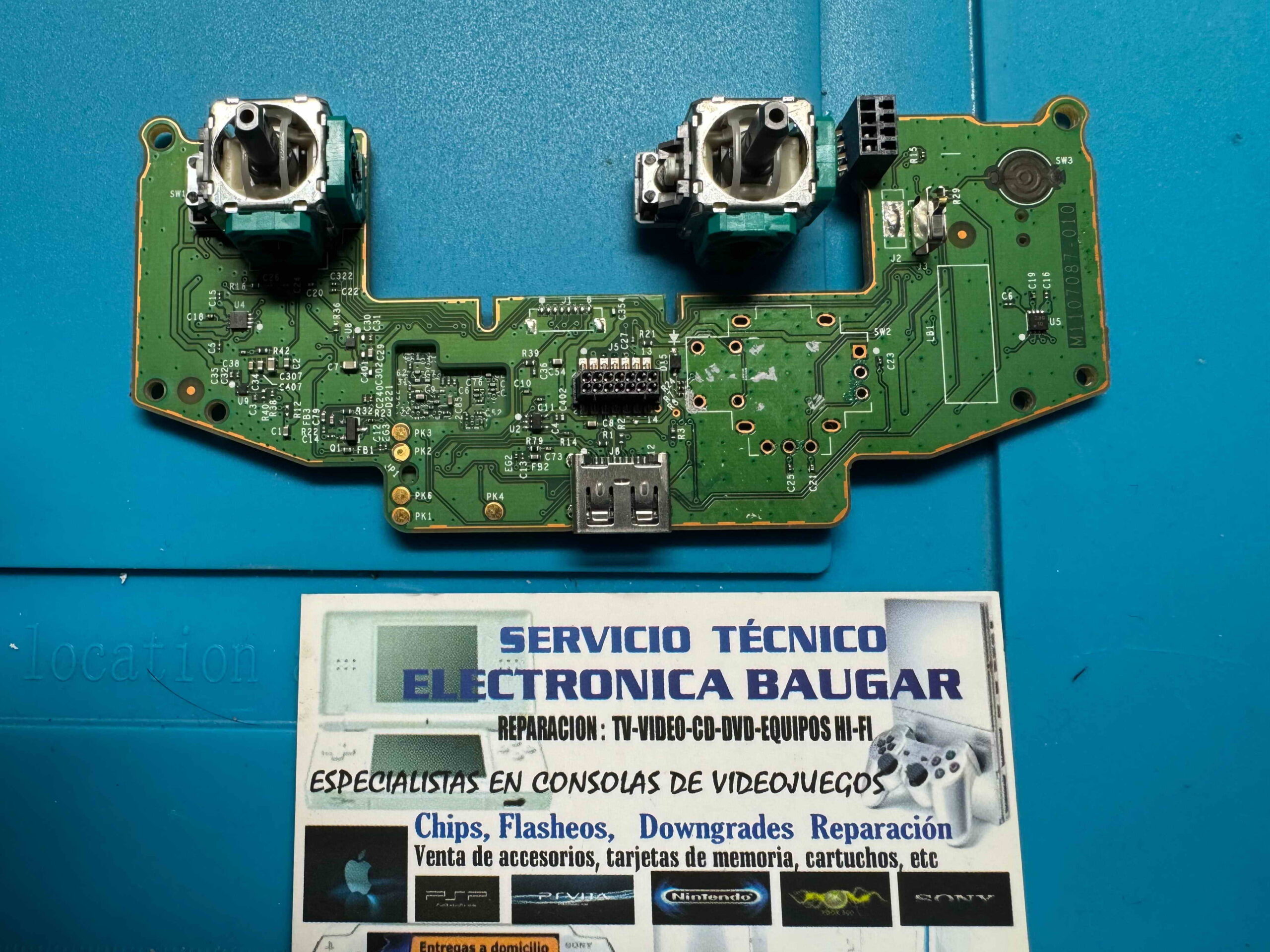 Mando Xbox One desmontado para reparación